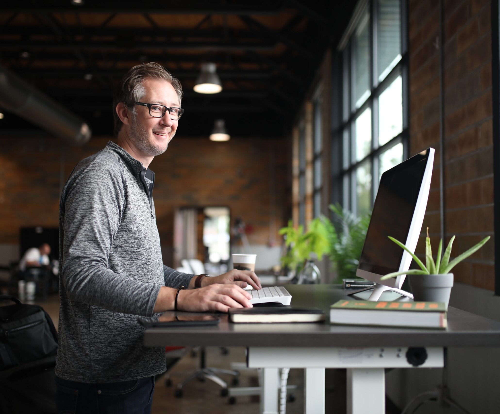 thestandingdesk-upaTLEhyTzc-unsplash